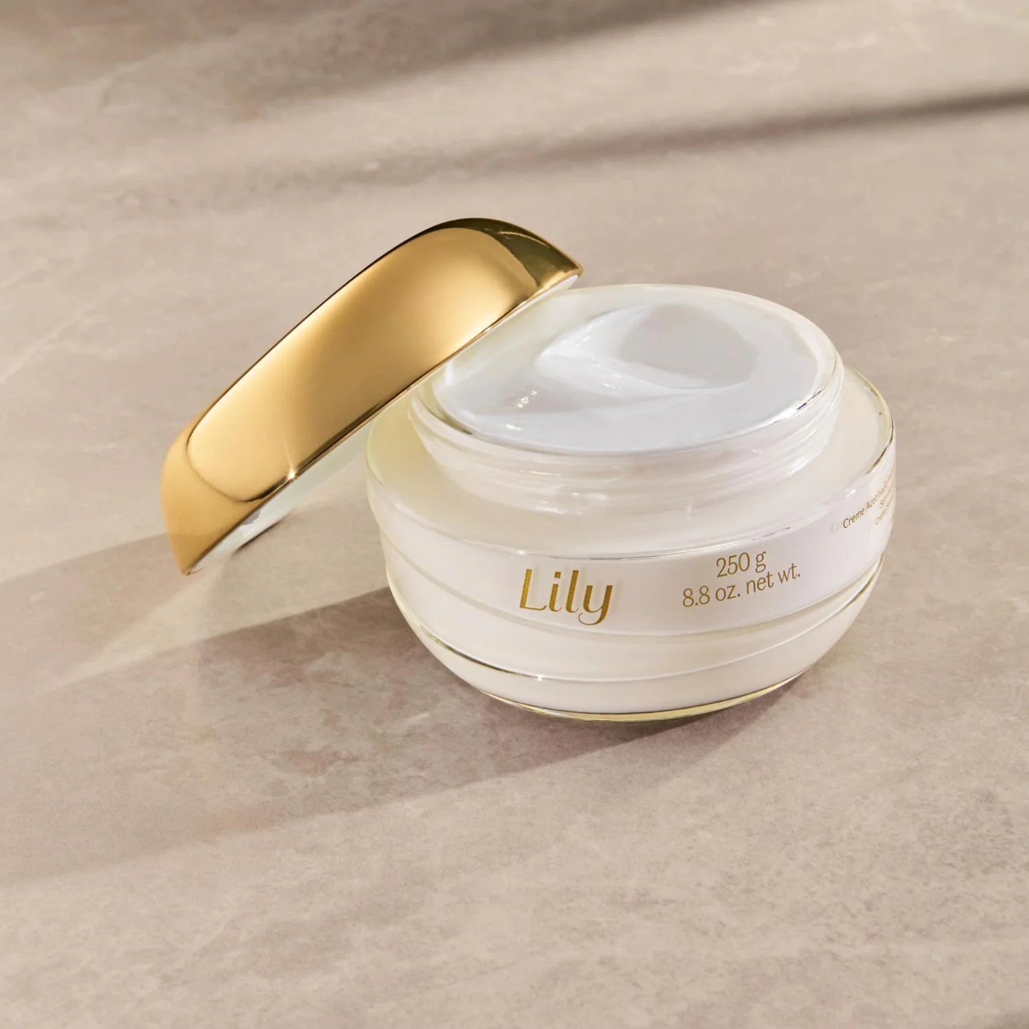 Crème hydratante satinee Lily, 250 g